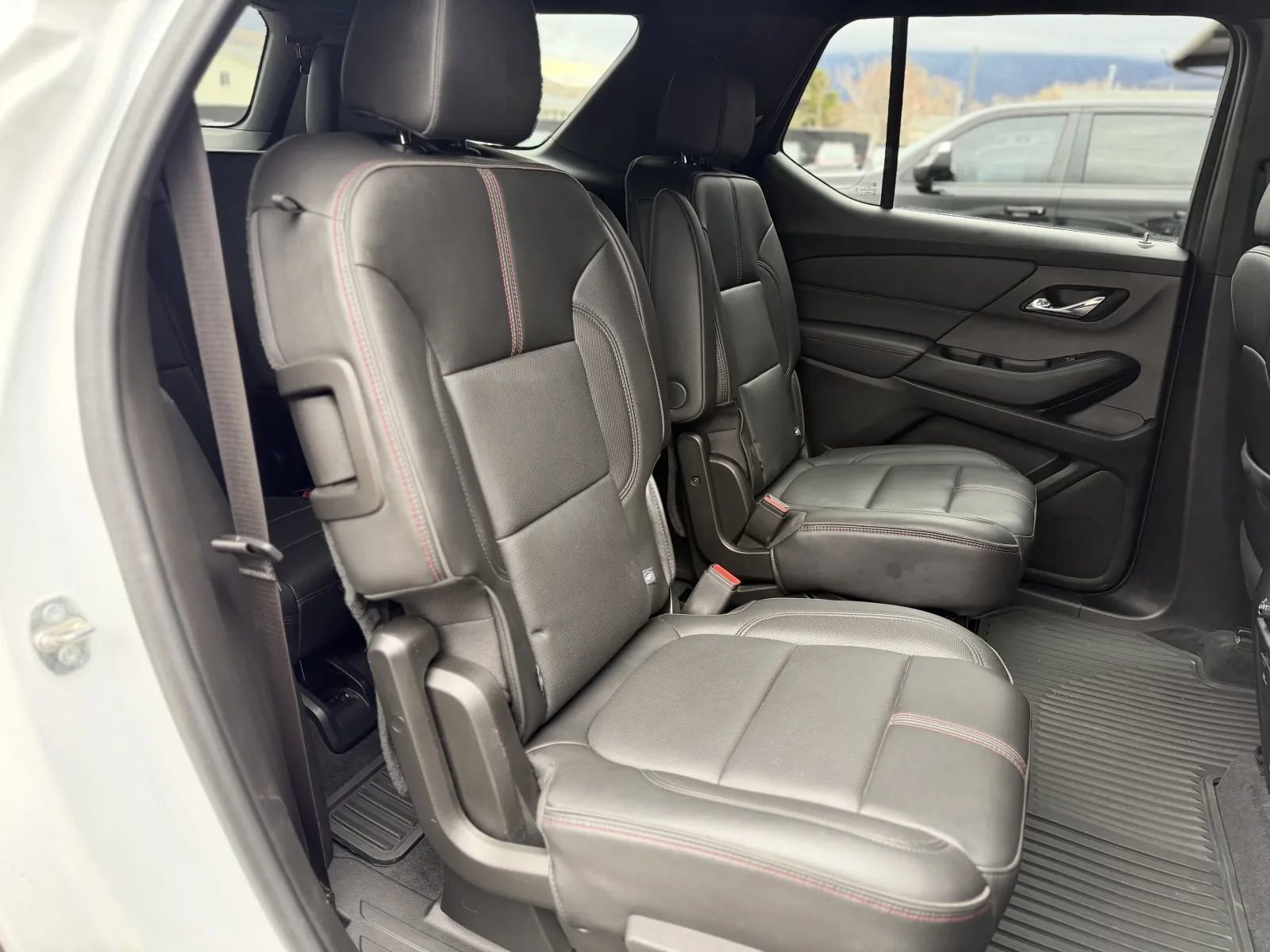 Used 2024 Chevrolet Traverse RS image 55