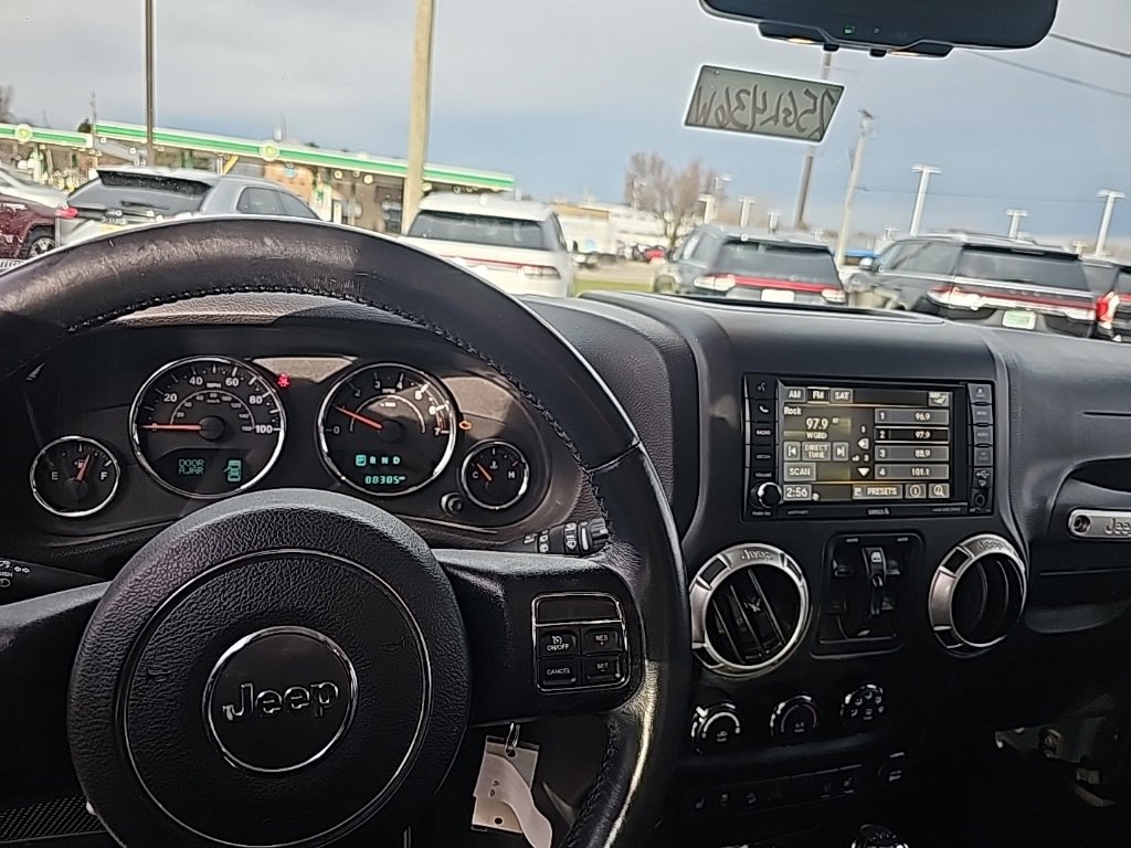 Used 2016 Jeep Wrangler Unlimited Sahara w/ Connectivity Group image 10