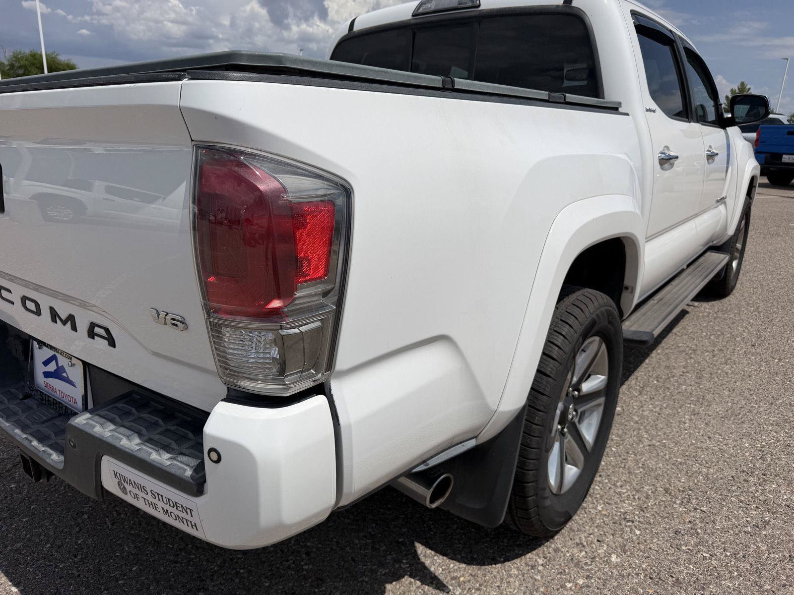 Used 2016 Toyota Tacoma Limited w/ Towing Package AWD/4WD image 12
