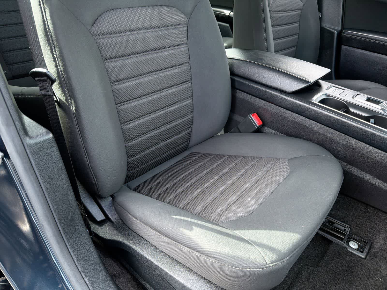 Used 2020 Ford Fusion SE FWD image 22