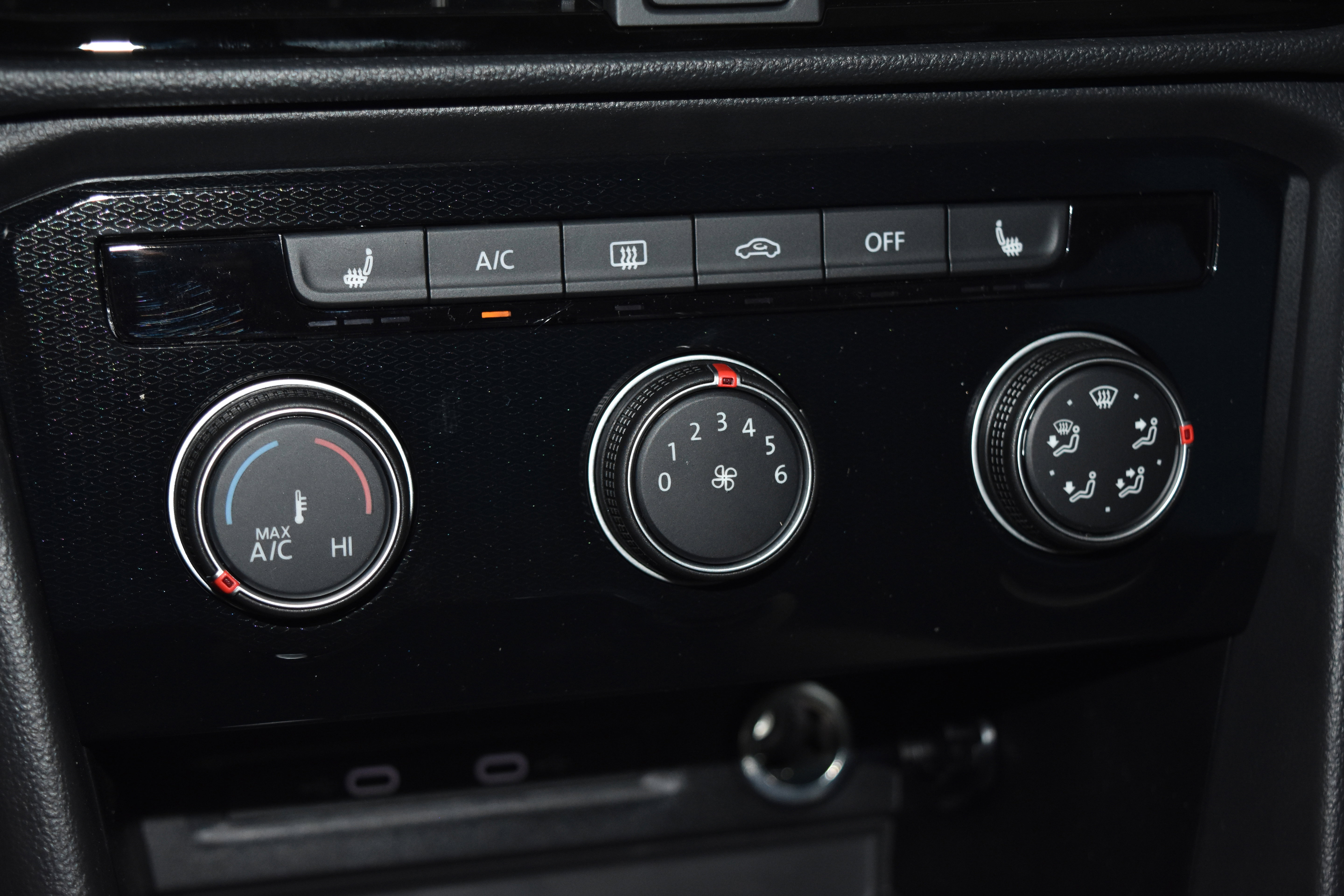 New 2025 Volkswagen Taos S image 10