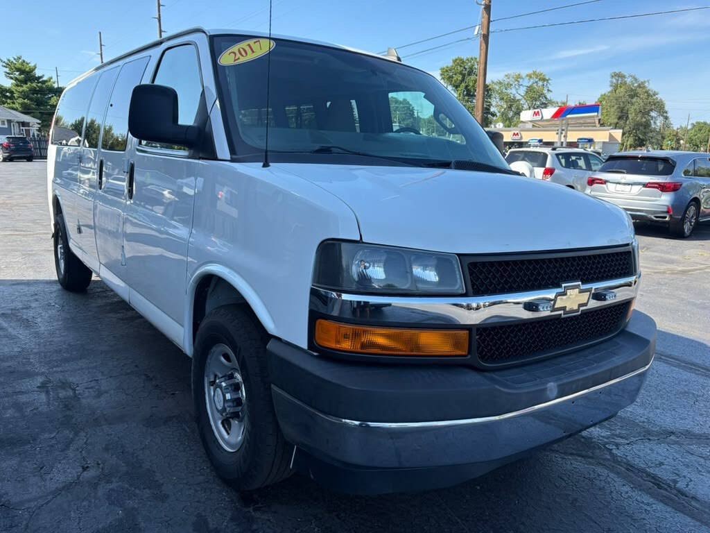 Used 2017 Chevrolet Express 3500 LT w/ LT Preferred Equipment Group RWD image 3