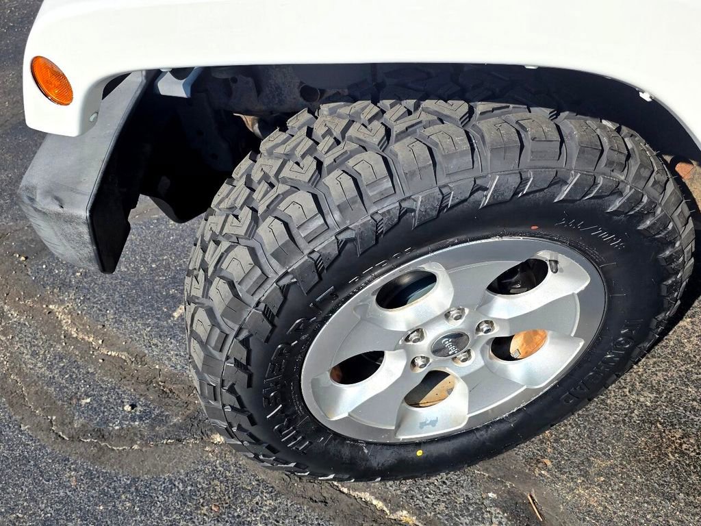 Used 2014 Jeep Wrangler Unlimited Sahara w/ Dual Top Group image 13
