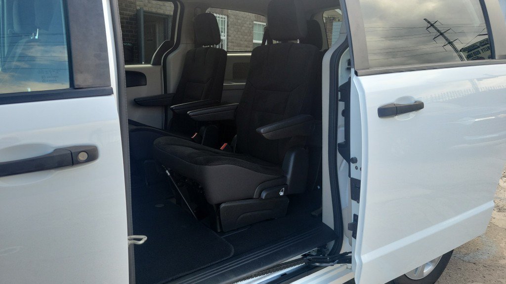 Used 2019 Dodge Grand Caravan SE FWD image 19