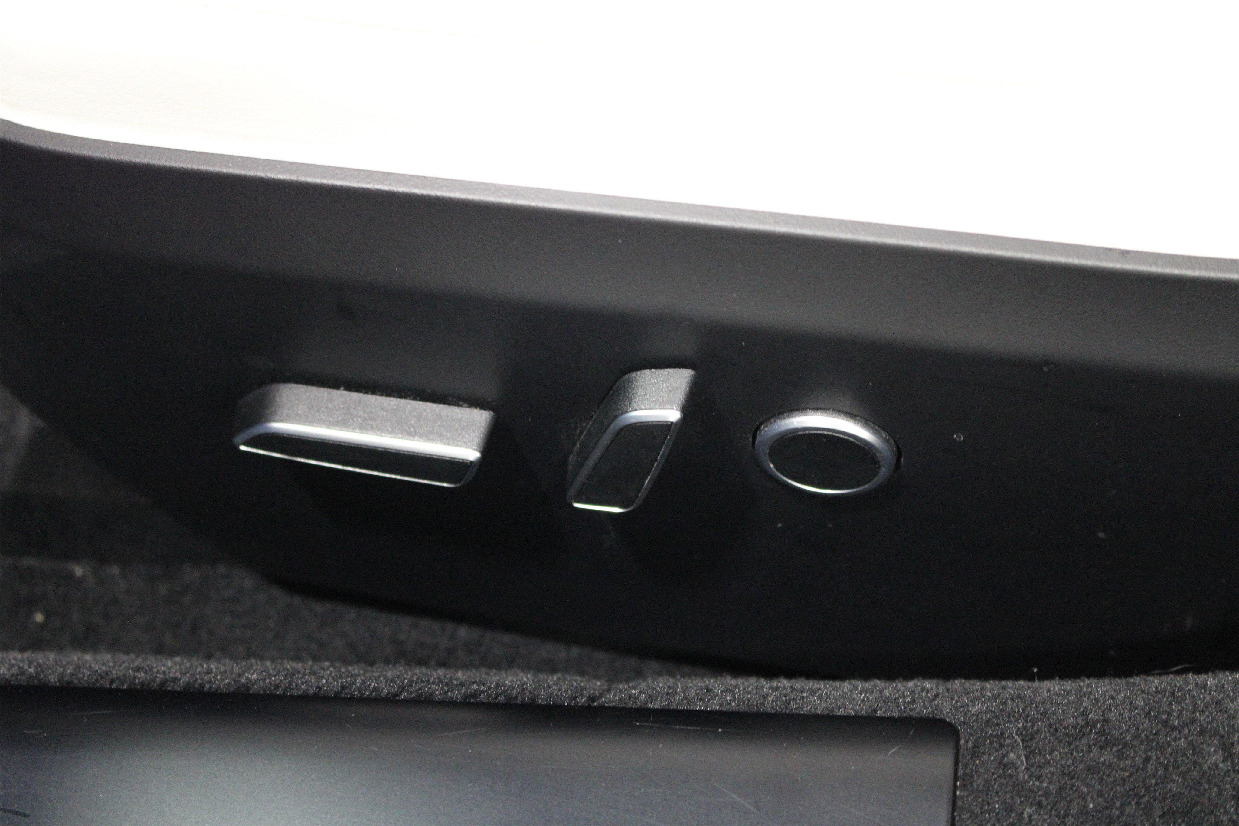 Used 2022 Tesla Model S Plaid image 4