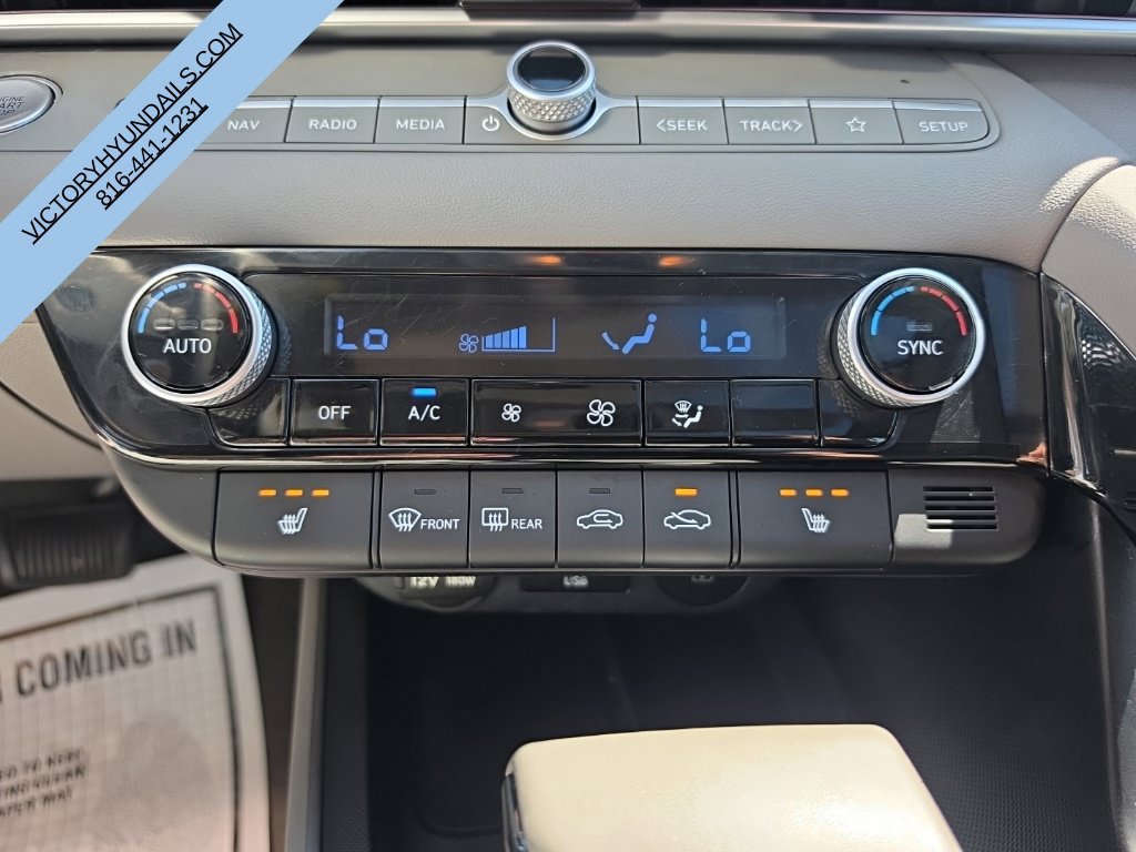 Used 2025 Hyundai Elantra SEL FWD image 17