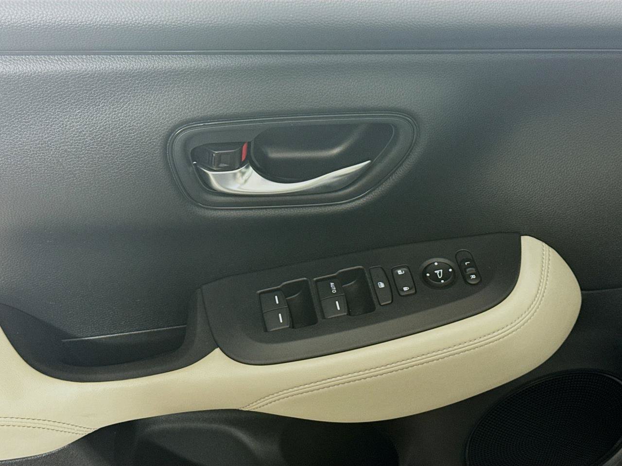 Used 2025 Honda HR-V LX image 22