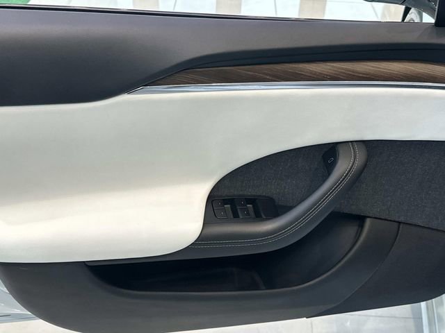 Used 2022 Tesla Model S Plaid image 17