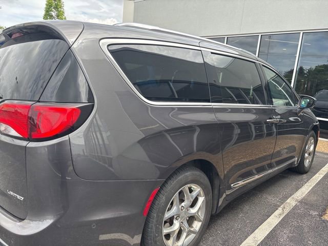 Used 2017 Chrysler Pacifica Limited FWD image 6