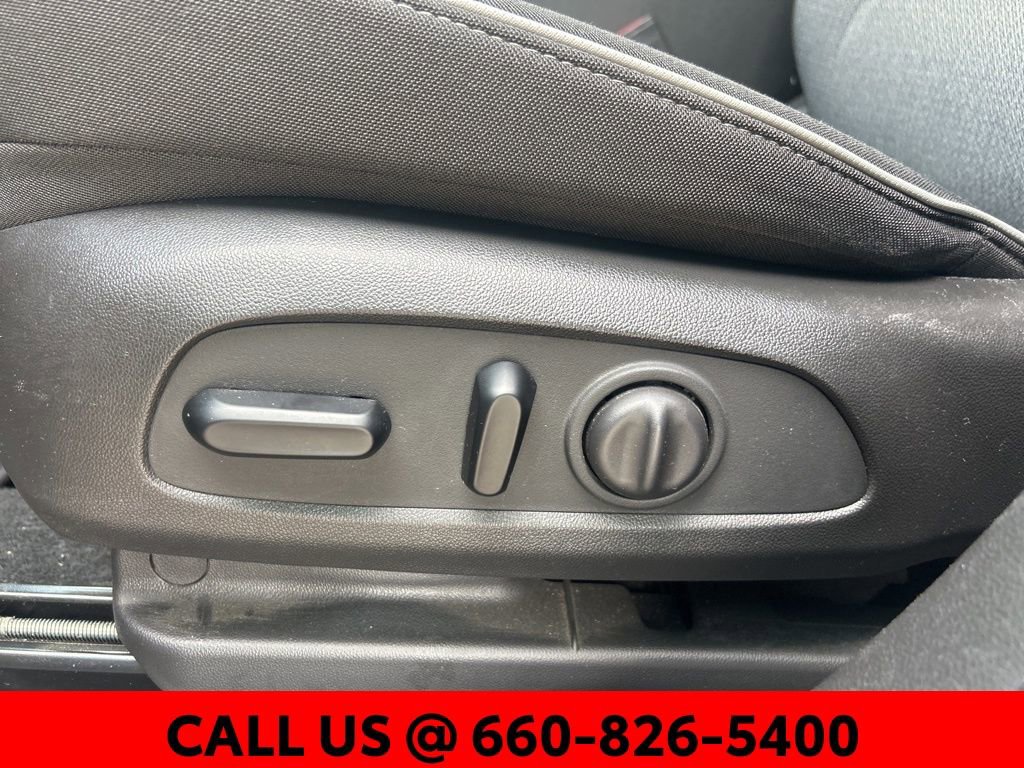 Used 2023 Chevrolet TrailBlazer LT w/ Convenience Package AWD/4WD image 11