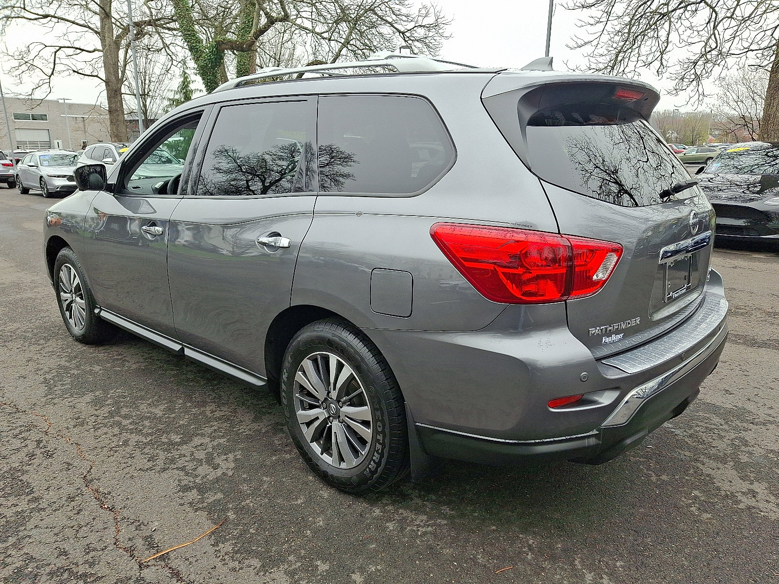 Used 2020 Nissan Pathfinder SL w/ Cargo Package AWD/4WD image 4