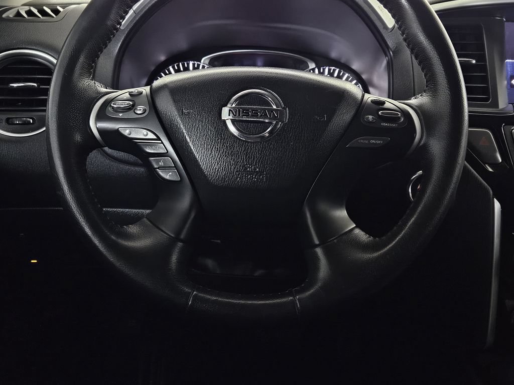 Used 2020 Nissan Pathfinder SV AWD/4WD image 17