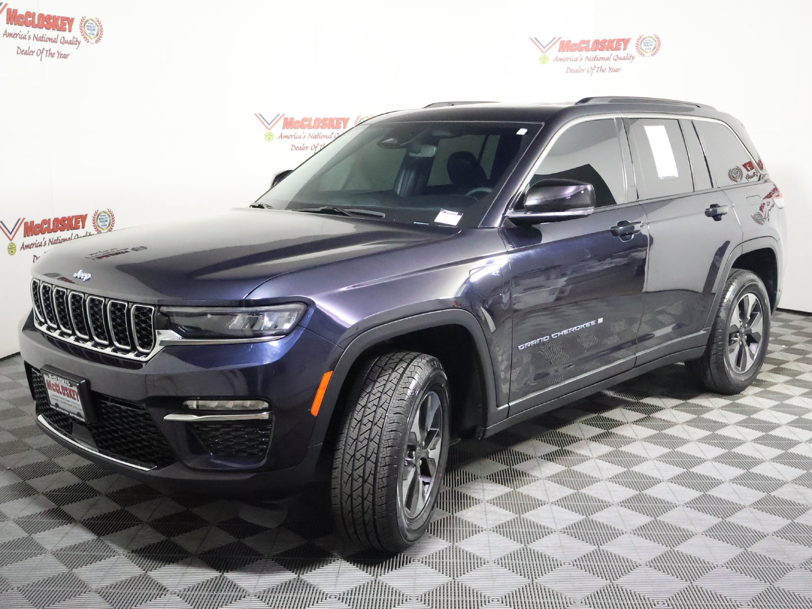 Used 2024 Jeep Grand Cherokee Limited 4xe w/ Trailer Tow Package AWD/4WD image 12