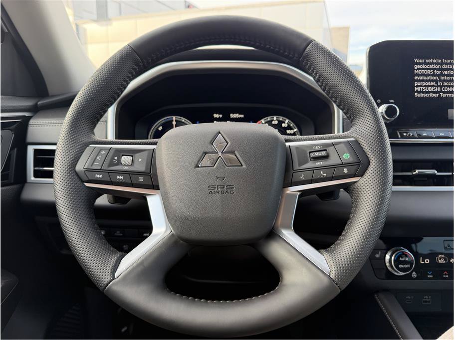 Used 2025 Mitsubishi Outlander 4WD Plug-In Hybrid image 11