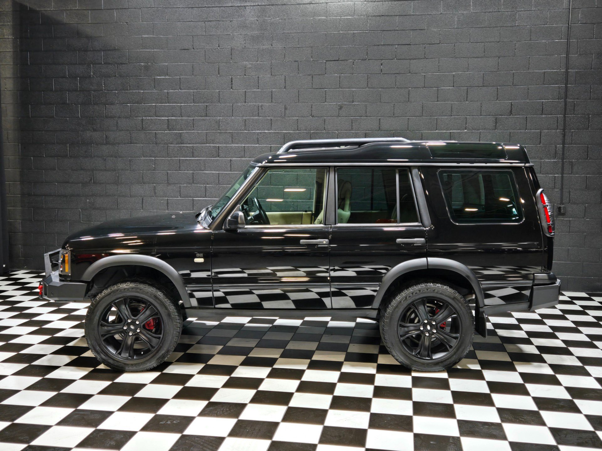 Used 2004 Land Rover Discovery SE image 2