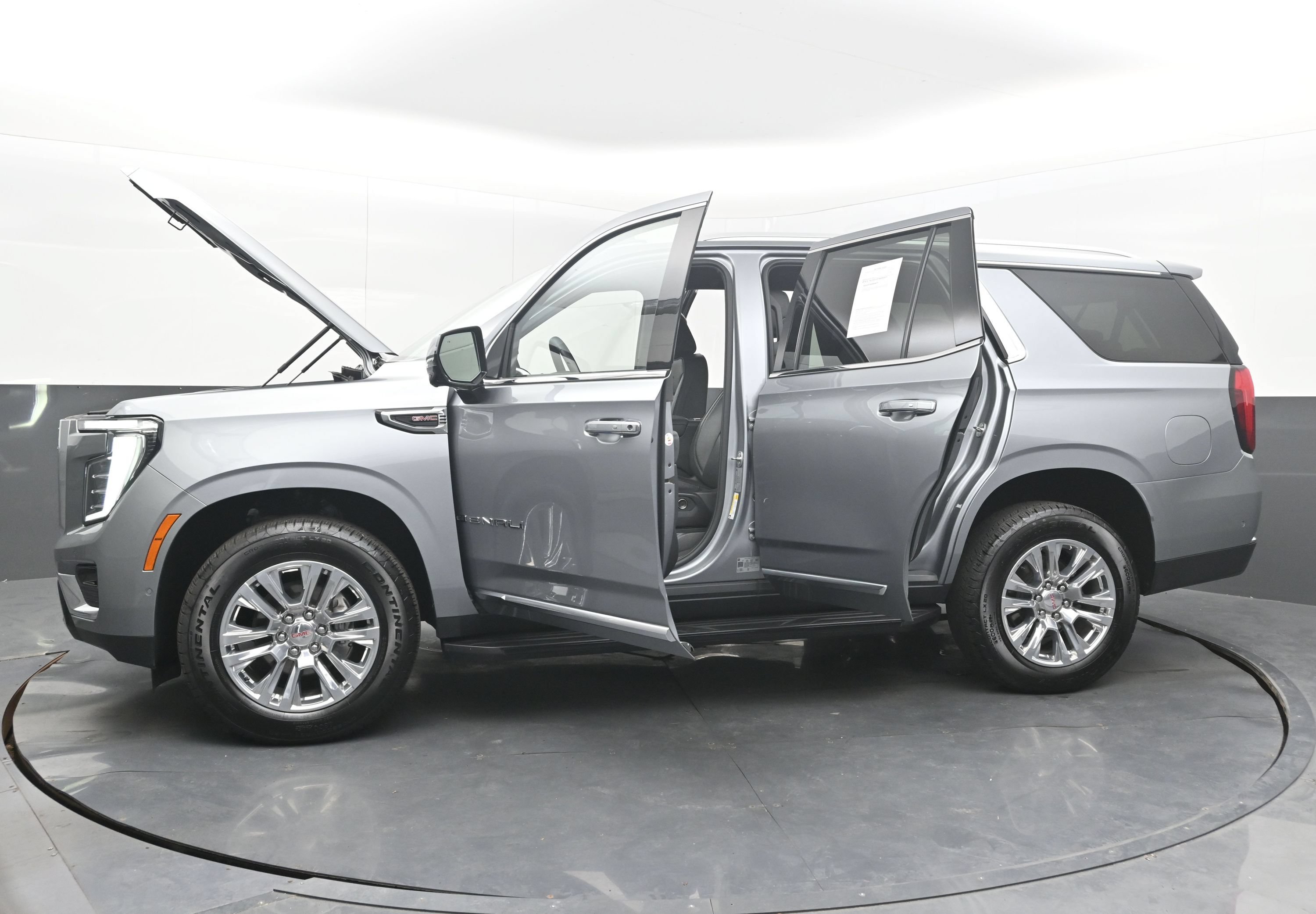 Used 2025 GMC Yukon Denali RWD image 48