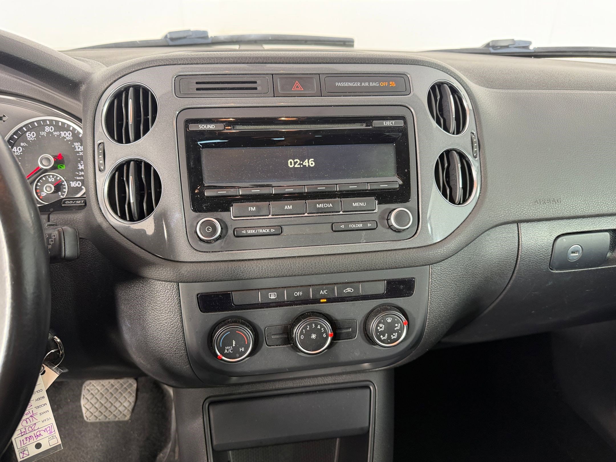 Used 2014 Volkswagen Tiguan S image 24