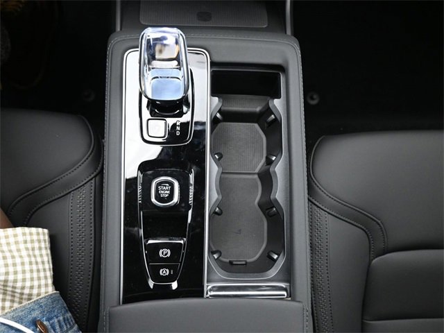 New 2026 Volvo XC90 B6 Plus image 14