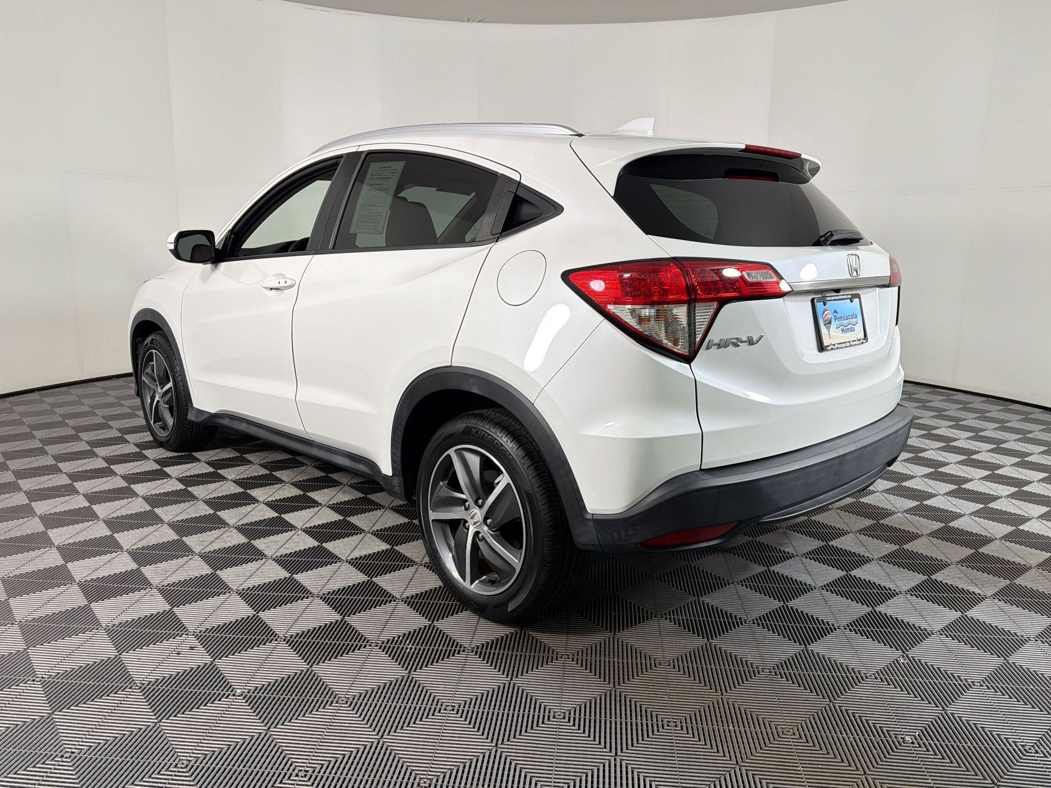 Used 2021 Honda HR-V EX-L image 2