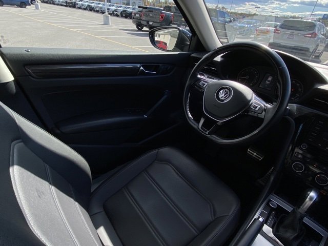 Used 2020 Volkswagen Passat 2.0T R-Line image 24