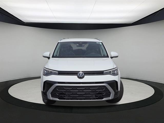 New 2026 Volkswagen Taos SE image 2