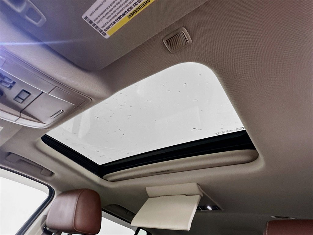 Used 2016 Chevrolet Suburban LTZ image 21