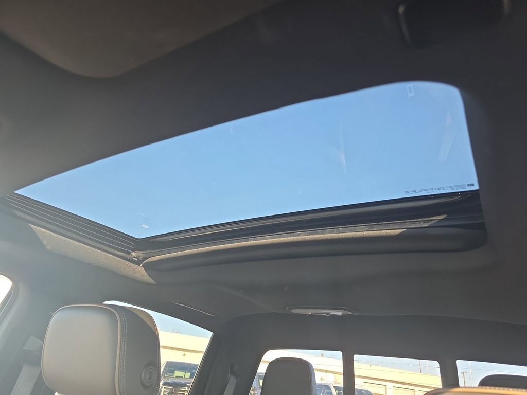 Used 2023 GMC Canyon Denali image 23