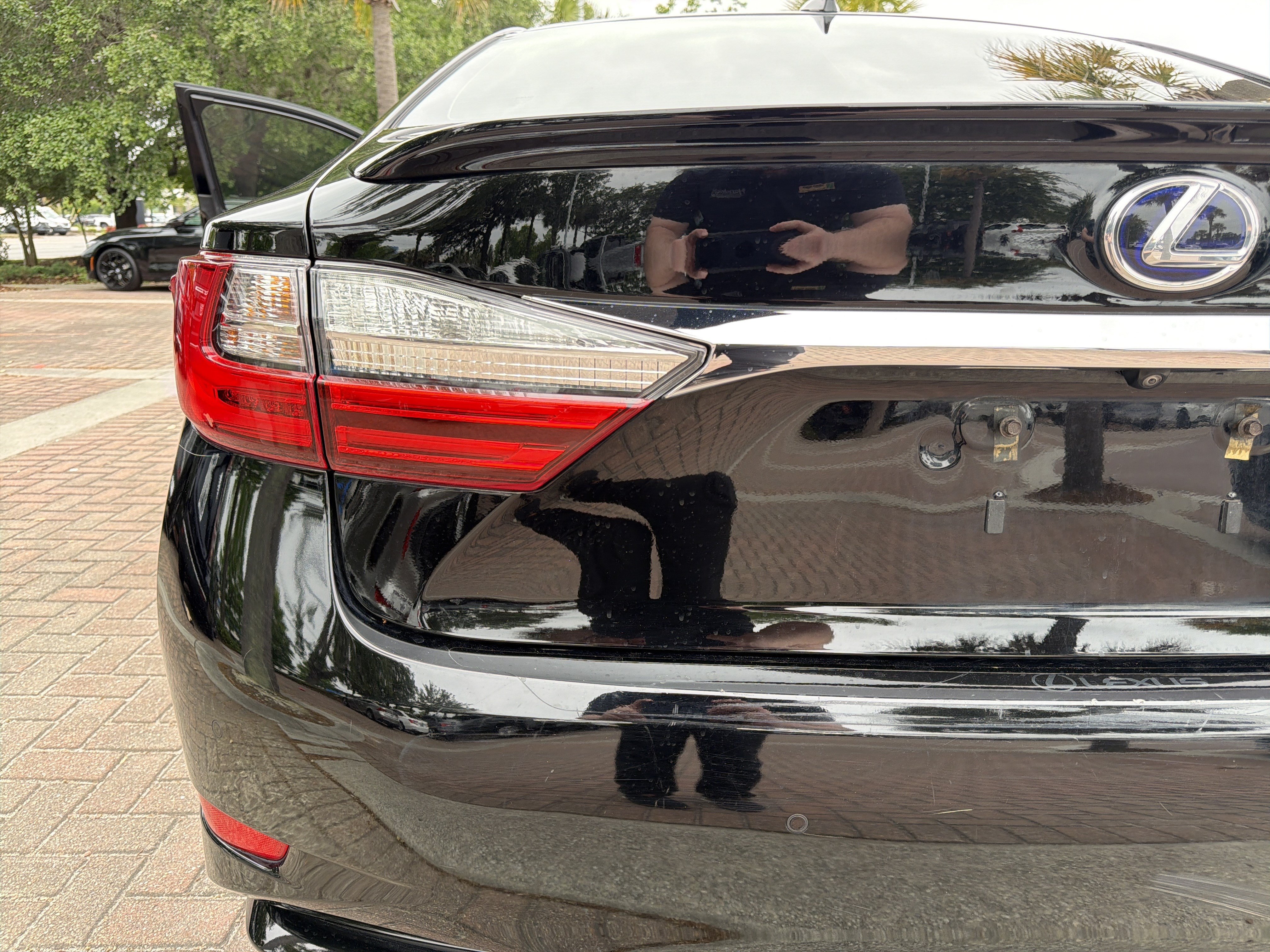 Used 2017 Lexus ES 300h w/ Luxury Package FWD image 37
