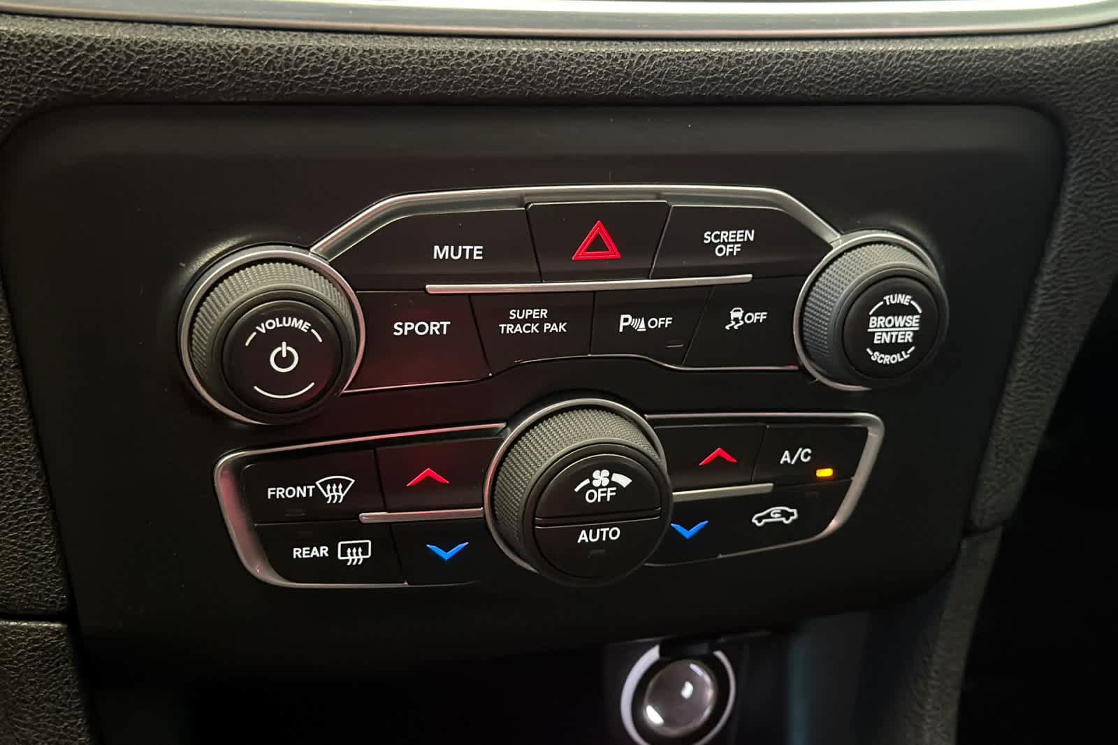Used 2018 Dodge Charger R/T Scat Pack w/ Beats Audio Group RWD image 23