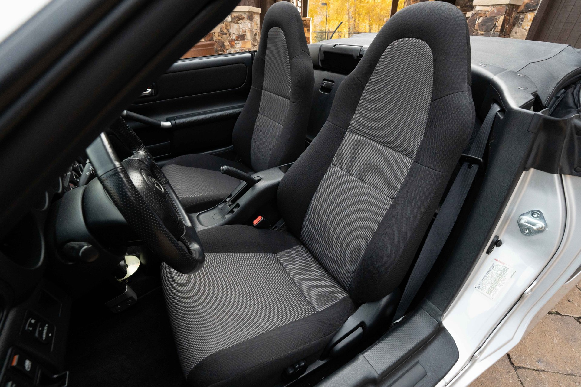 Used 2001 Toyota MR2 image 3