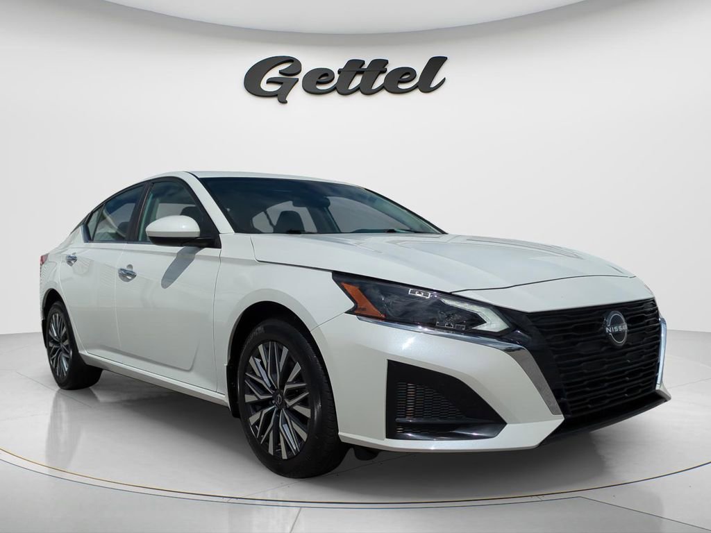 Certified 2023 Nissan Altima 2.5 SV AWD/4WD image 3