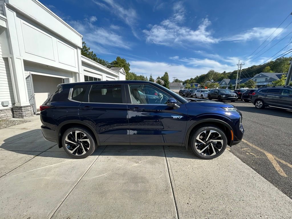 New 2025 Mitsubishi Outlander SE AWD/4WD image 2