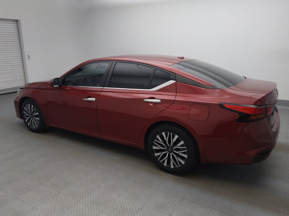 Used 2024 Nissan Altima 2.5 SV w/ SV Premium Package FWD image 3