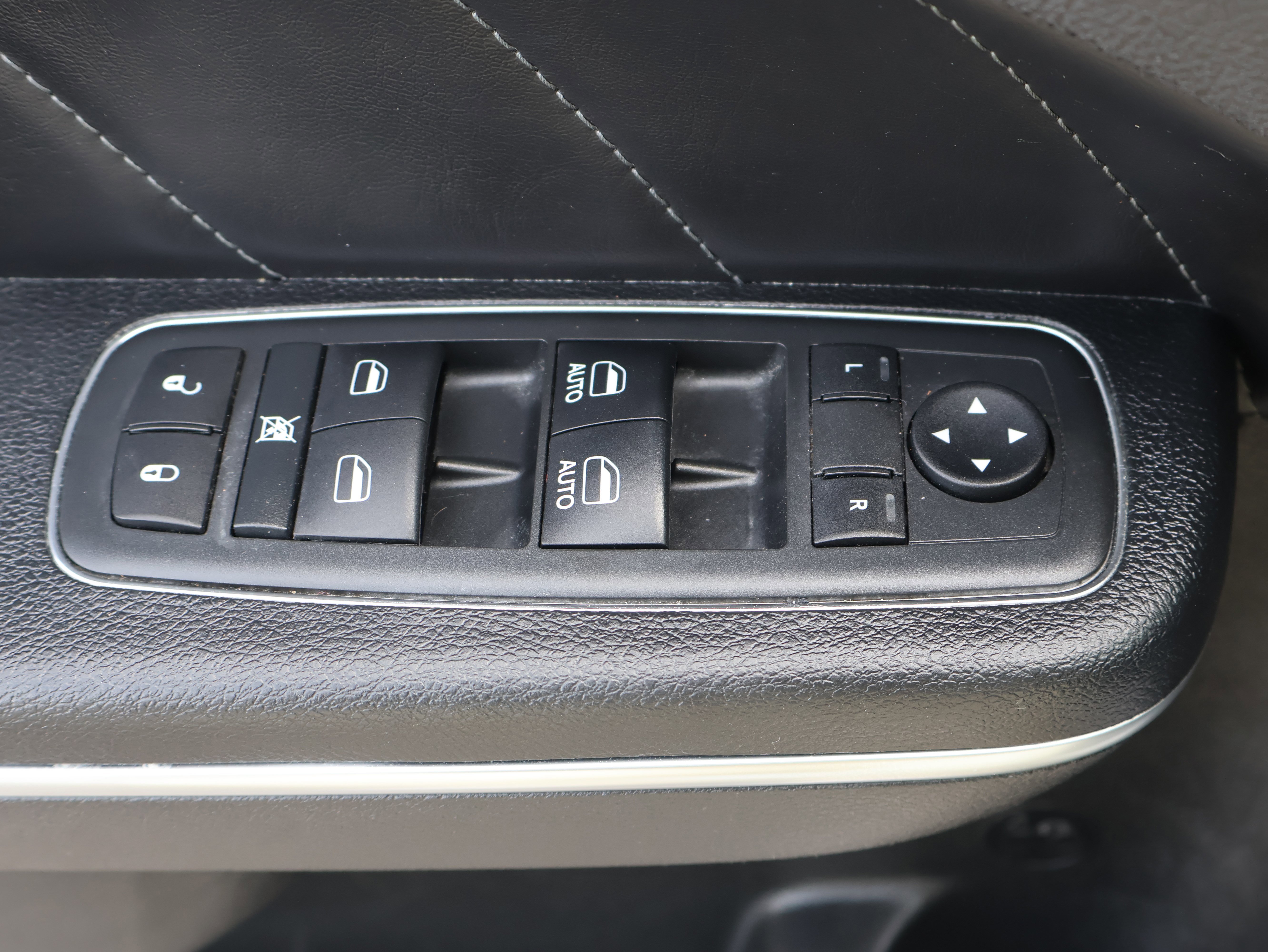 Used 2017 Dodge Charger SXT w/ AWD Plus Group image 36