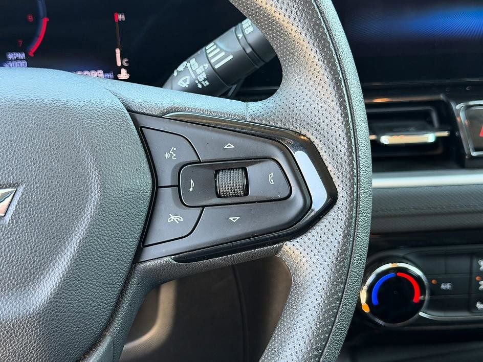 Used 2025 Chevrolet TrailBlazer LT AWD/4WD image 23