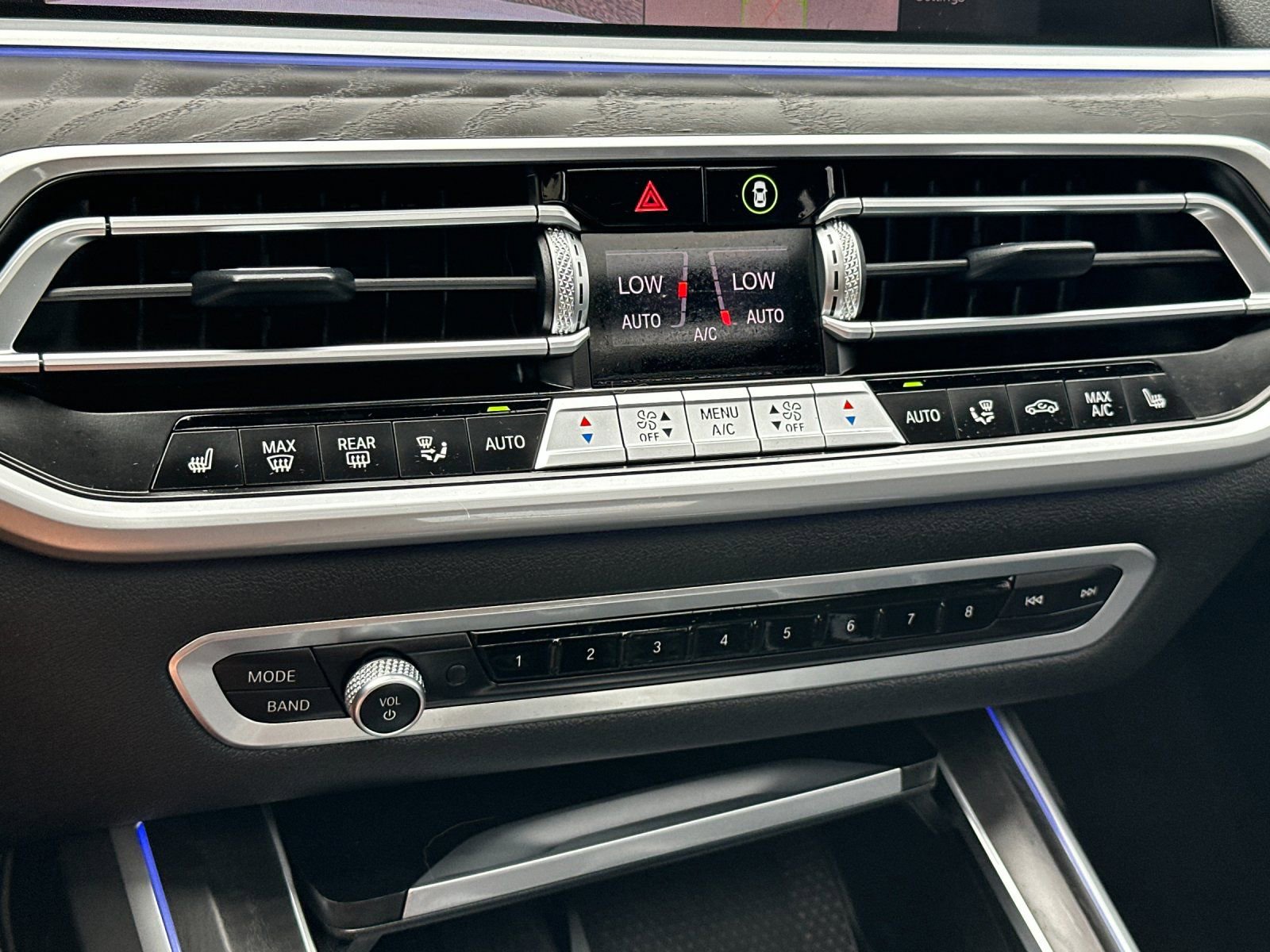 Used 2021 BMW X7 M50i AWD/4WD image 25