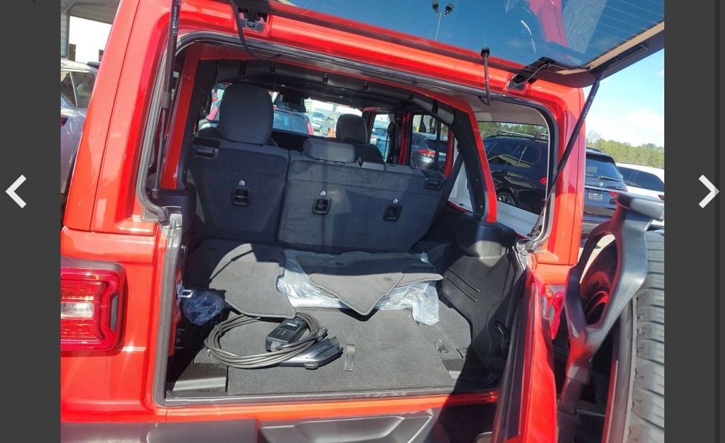 Used 2025 Jeep Wrangler Unlimited Sahara image 17