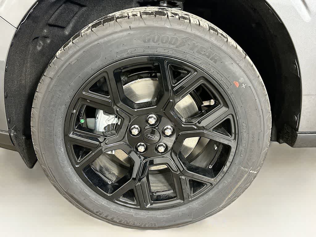 New 2026 Ford Maverick XLT w/ XLT Luxury Package AWD/4WD image 8