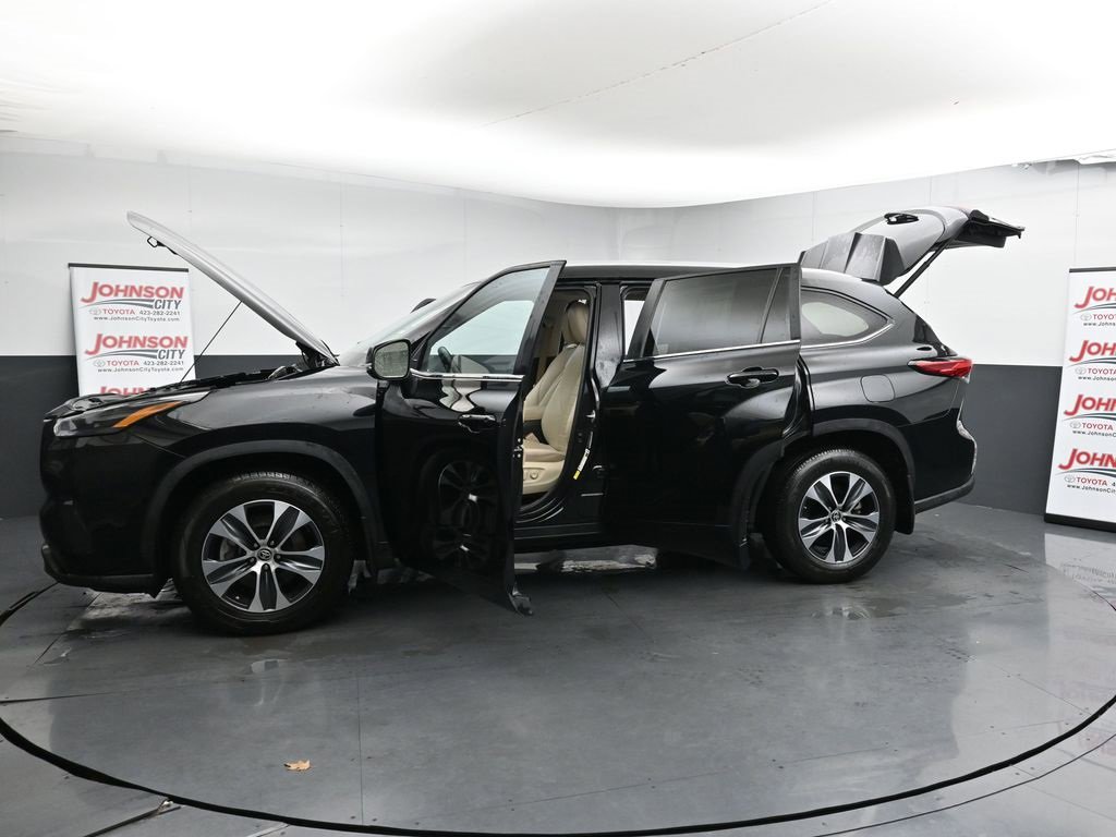 Used 2023 Toyota Highlander XLE image 50