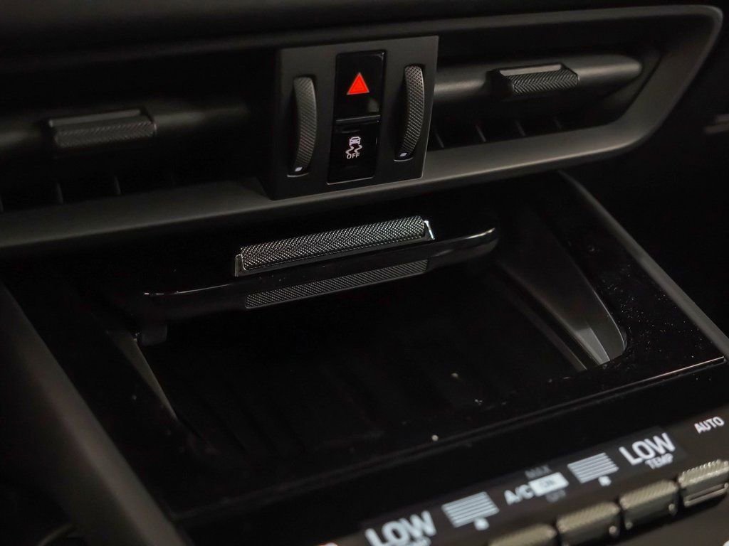 Certified 2025 Porsche Cayenne Coupe image 32