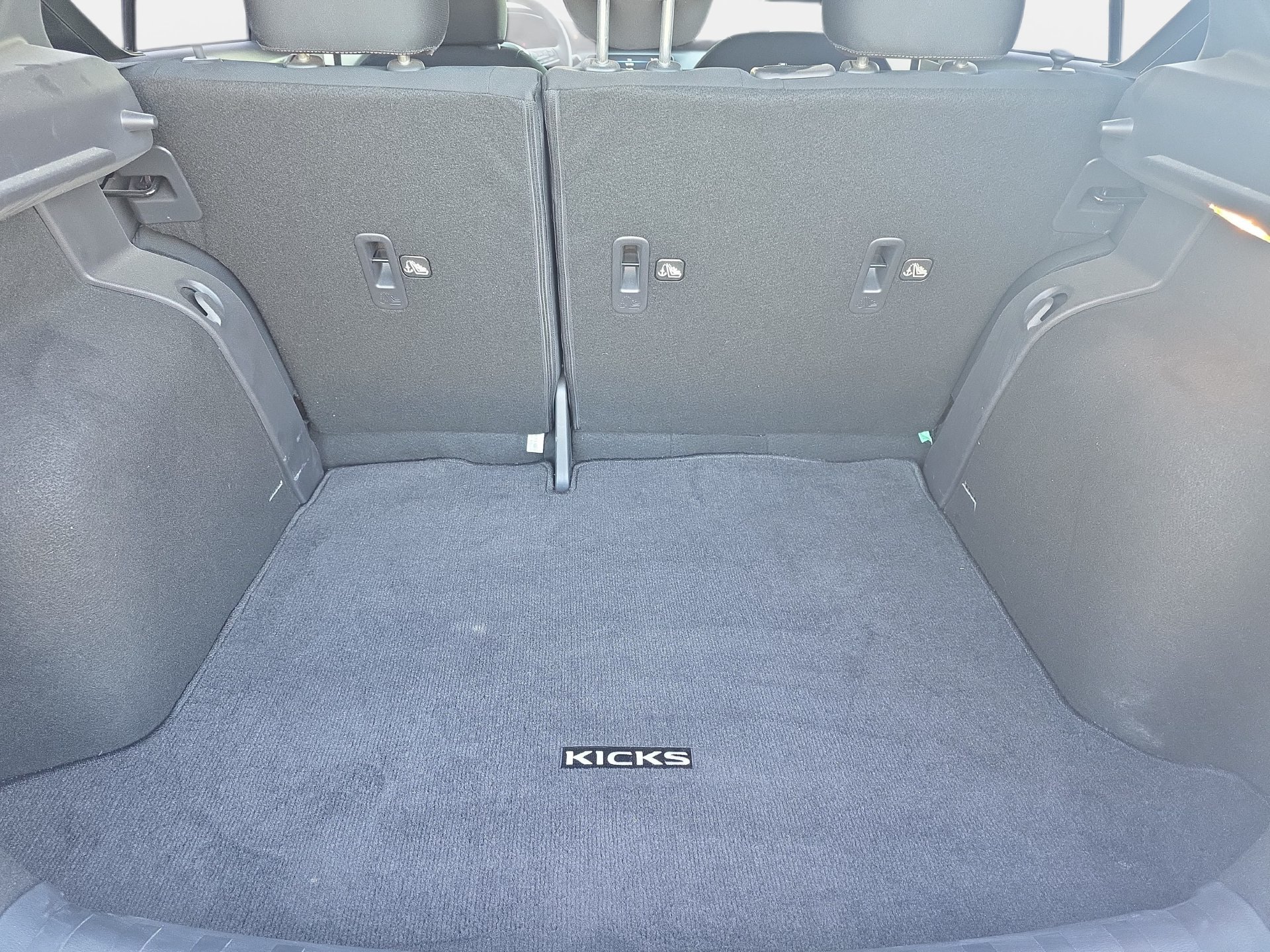 Used 2023 Nissan Kicks SV FWD image 12