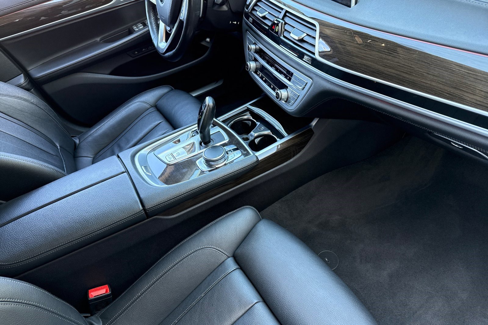 Used 2020 BMW 740i RWD image 16