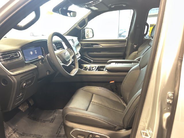 New 2026 Jeep Grand Wagoneer Limited w/ Convenience Group I AWD/4WD image 32
