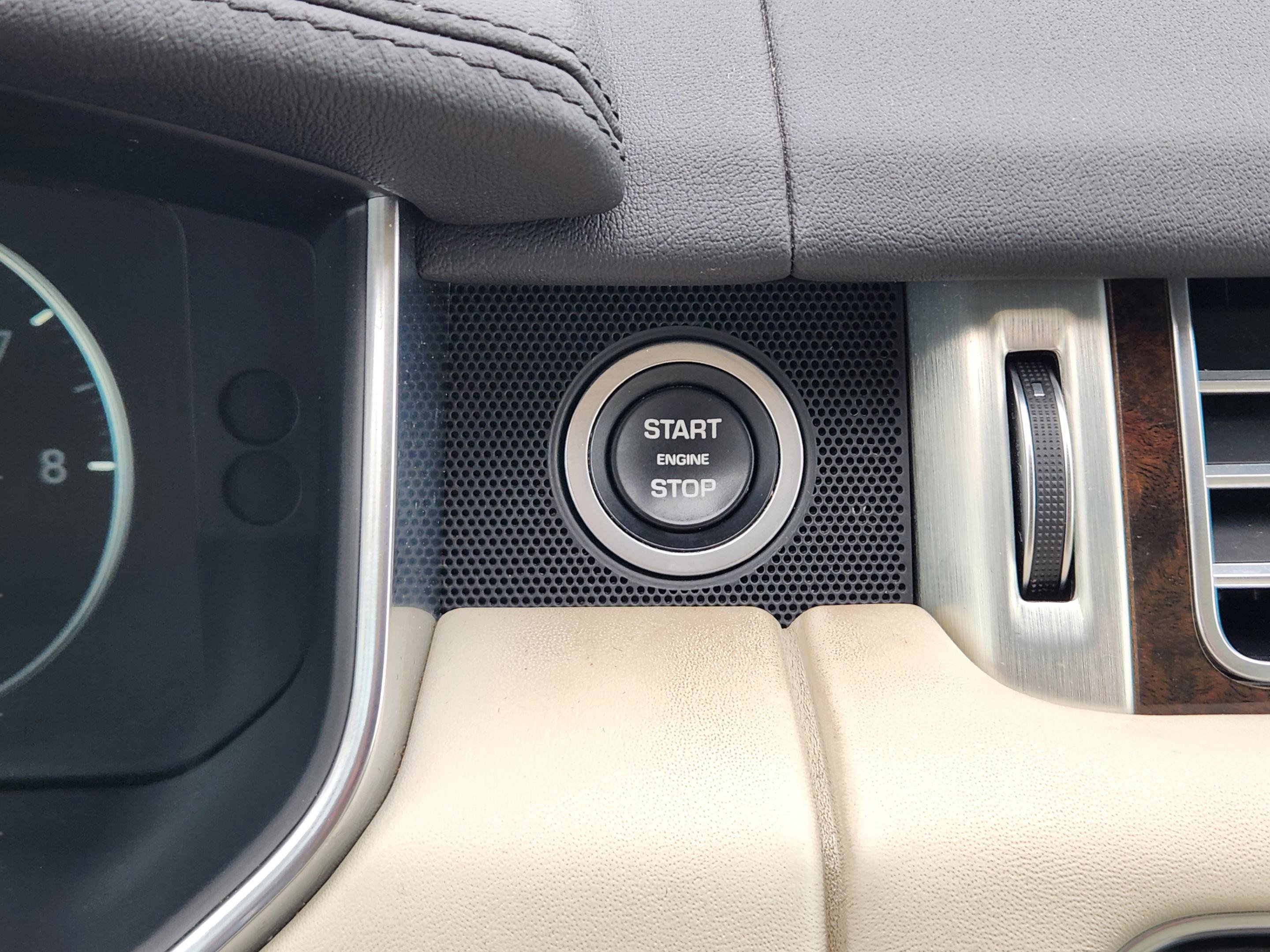Used 2017 Land Rover Range Rover HSE AWD/4WD image 13