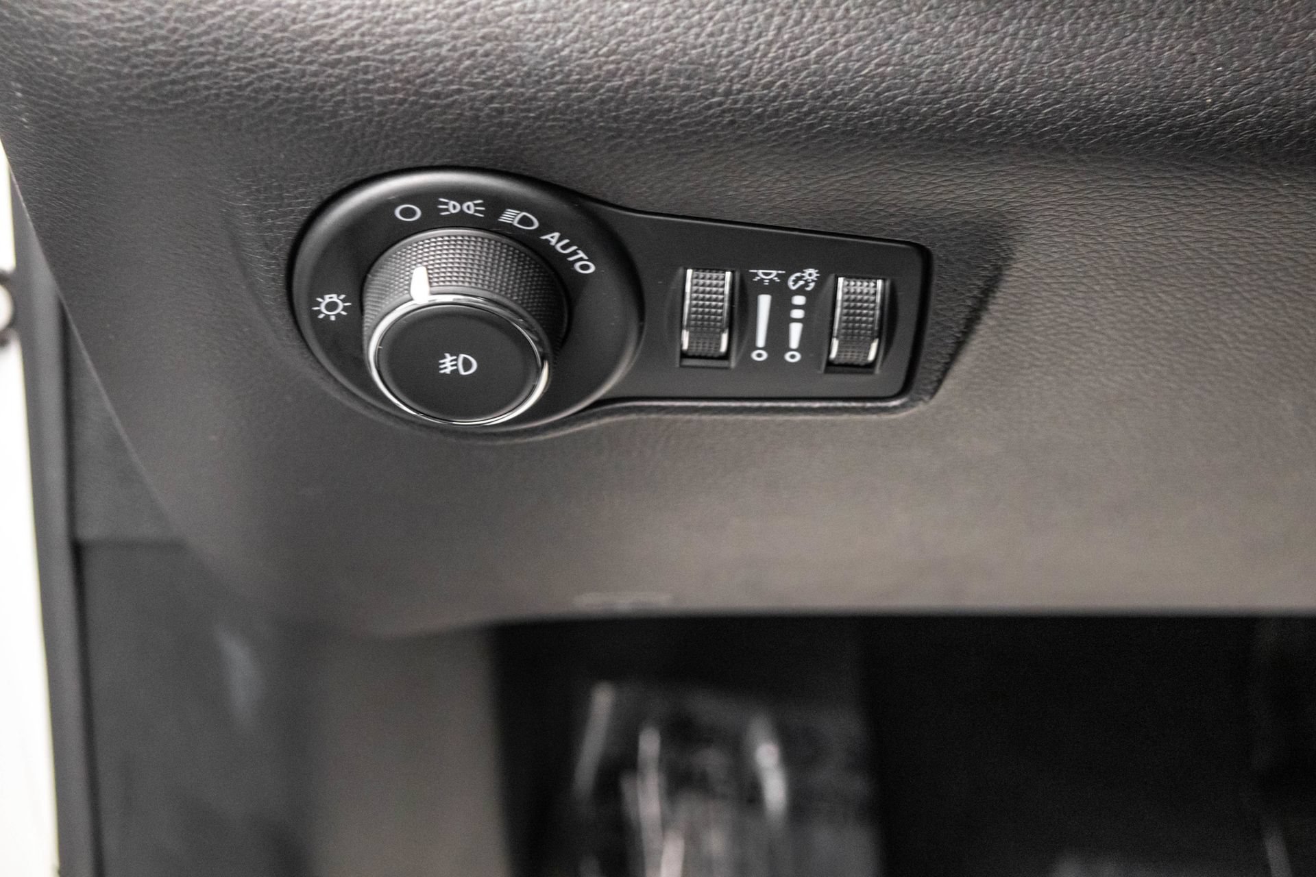 Used 2023 Jeep Compass Latitude AWD/4WD image 17