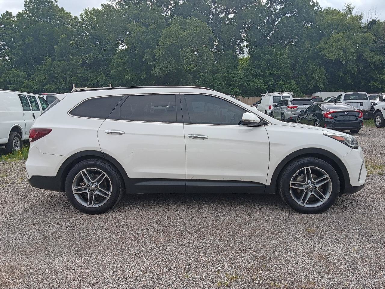 Used 2017 Hyundai Santa Fe FWD image 4