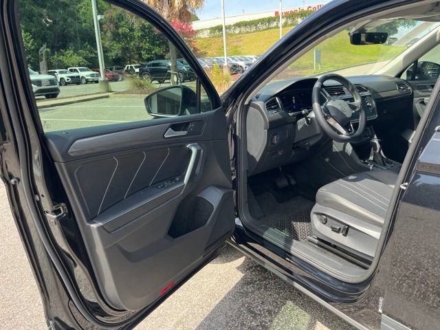 Used 2023 Volkswagen Tiguan SE FWD image 4