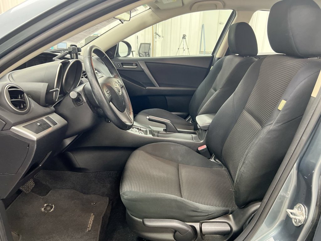 Used 2012 MAZDA MAZDA3 i Touring FWD image 18