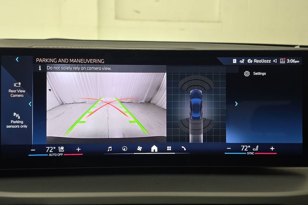 Used 2025 BMW 230i xDrive Coupe w/ Convenience Package image 18