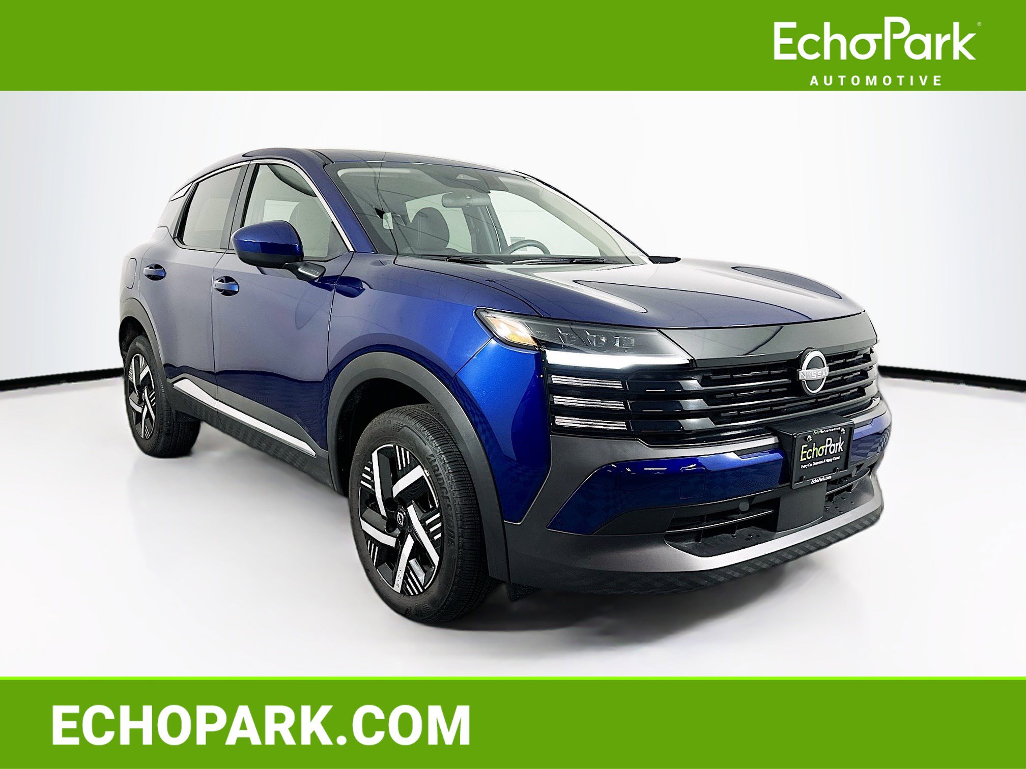 Used 2025 Nissan Kicks SV image 1